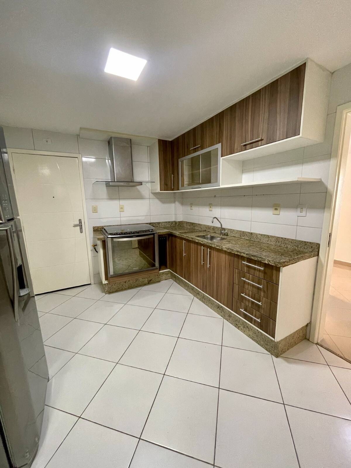 Apartamento à venda com 3 quartos, 154m² - Foto 4