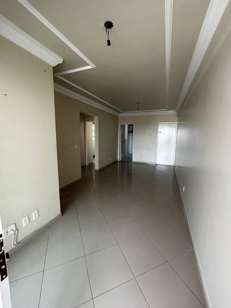 Apartamento à venda com 3 quartos, 80m² - Foto 2